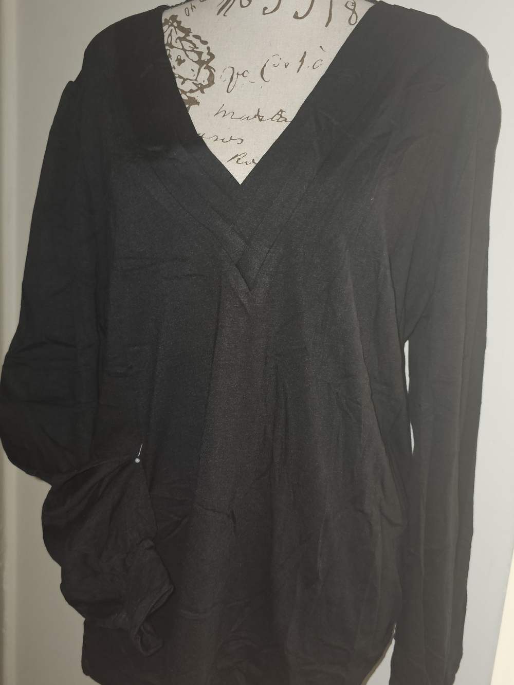 Women's Black V-Neck Long Sleeve Top